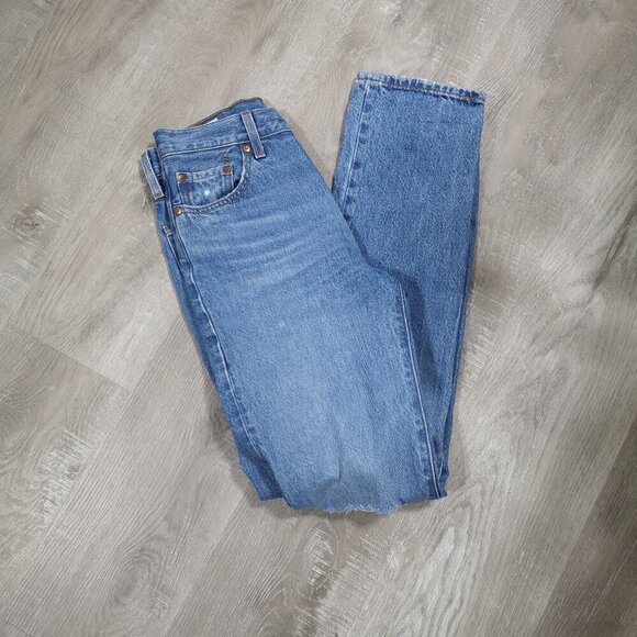 Levi's 501 Ladies Size 25/32 Button Front Distressed Light Wash Blue Jeans - Picture 14 of 16